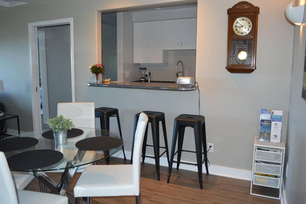 1-Bedroom Seaview Guesthouse On Seattle Luxury Estate With Views Of Olympic Mountains Ngoại thất bức ảnh